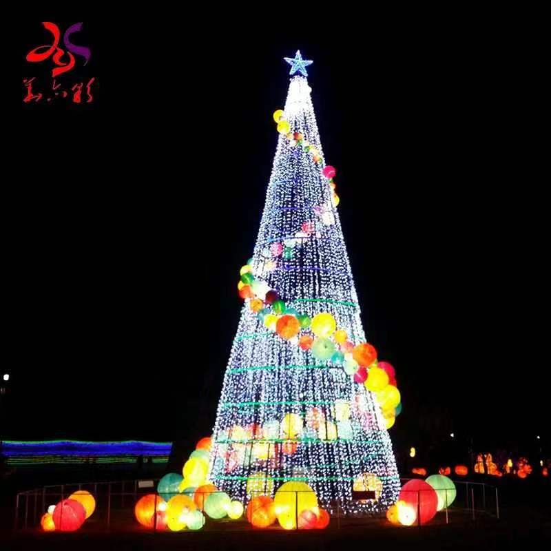 Giant outdoor holiday decoration LED lighted Christmas Tree