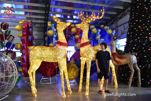 HOYECHI lance un renne de Noël géant pour espaces commerciaux