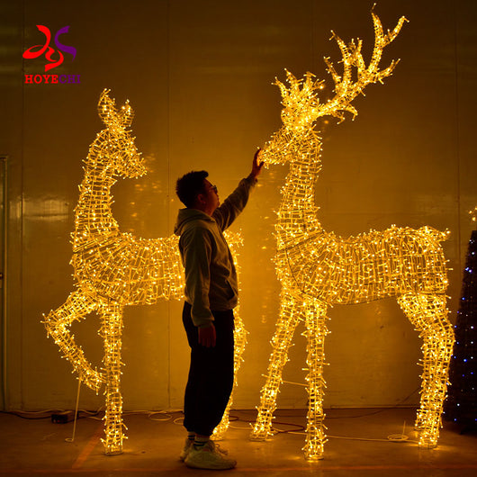 Size chart of HOYECHI Christmas deer set showing 270cm LED buck and 220cm LED doe large Christmas decoration deer 30kg total weight