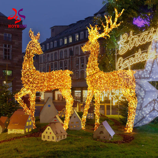 HOYECHI Christmas deer sculptures decorating European style plaza lawn ideal for commercial Christmas village displays